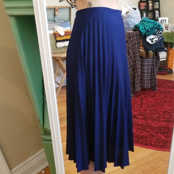 VTG Navy Blue Pleated Highwaisted Midi Skirt - Picture 2 of 8